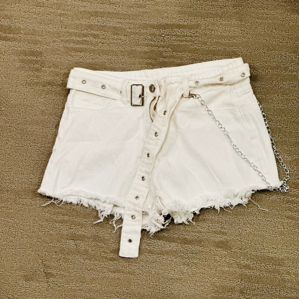 🆕White short jeans woman with chain - Picture 2 of 4
